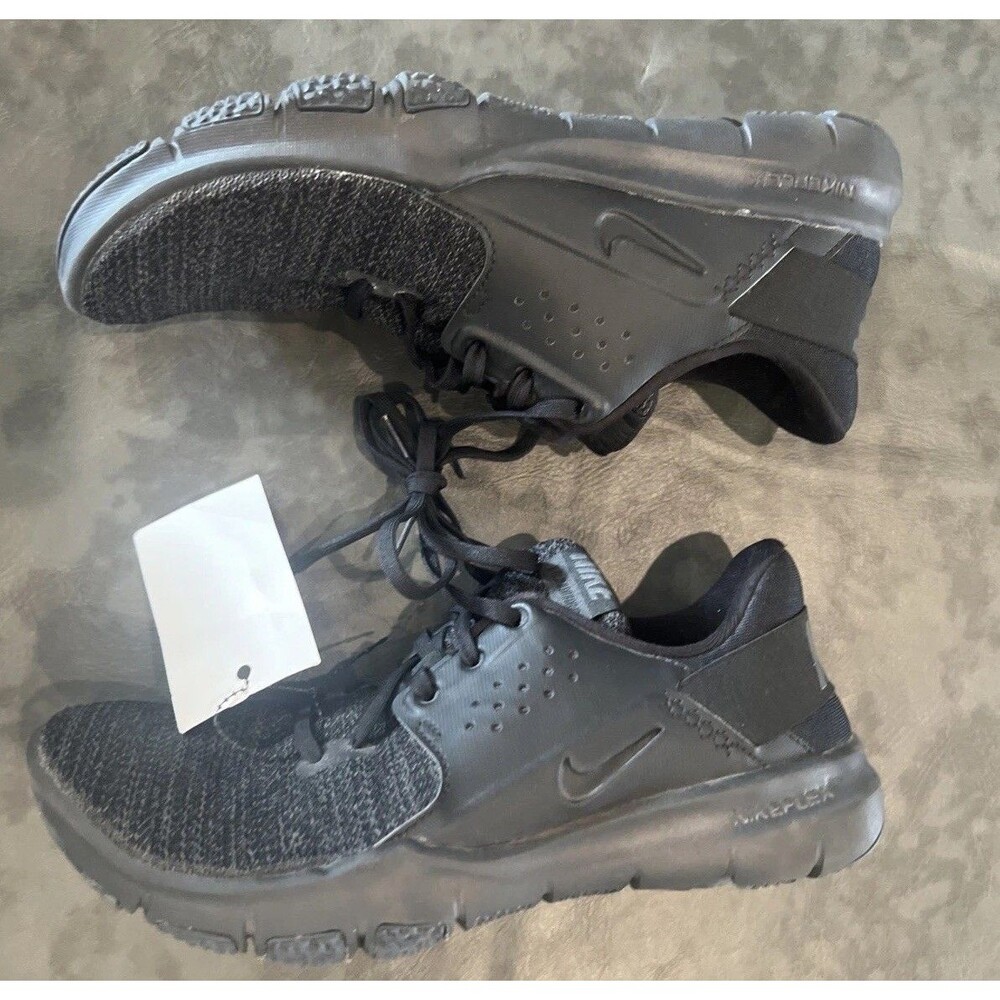 Nike ladies athletic sneakers black Sz 9